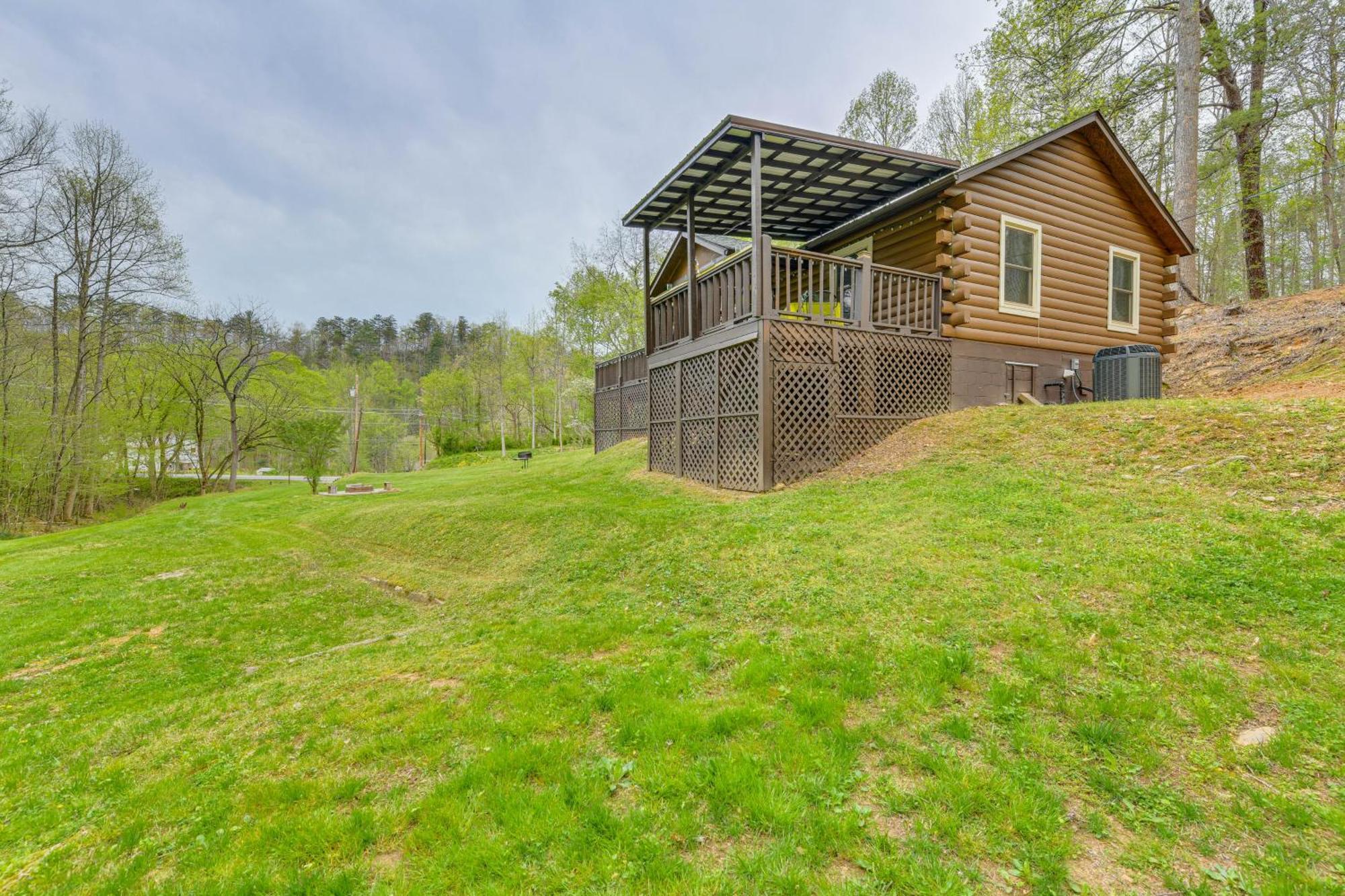 Smoky Mountain Cozy Cove Cabin Deck And Fire Pit! Cosby Exterior photo
